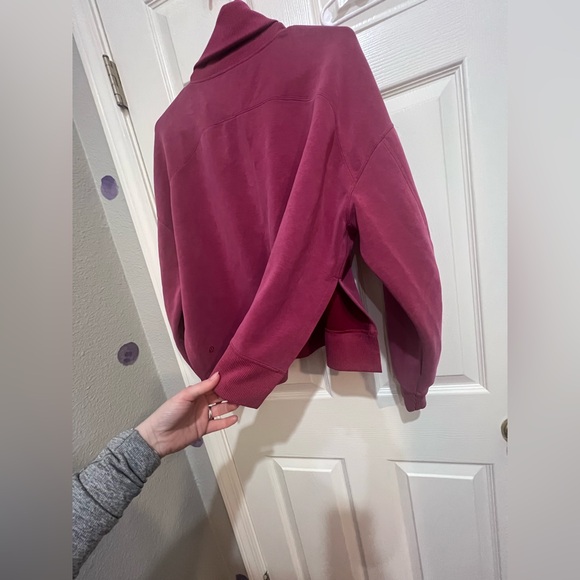 35. Lululemon women’s 10 pink softstreme turtleneck pullover - Picture 11 of 11